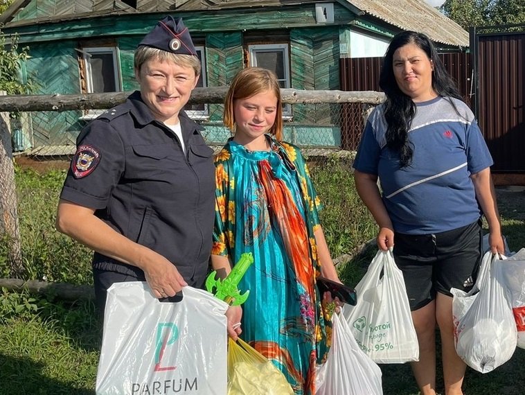 Полицейские Платовского района помогли школьникам пойти учиться