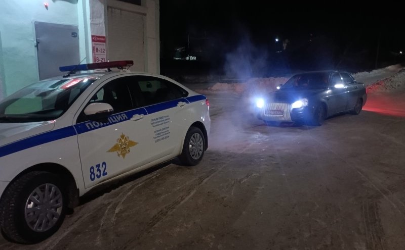 В Пластовском районе сотрудники Госавтоинспекции помогли заглохшему в непогоду водителю