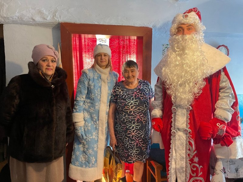 В Пласте Полицейский Дед Мороз посетил семьи погибших при исполнении служебных обязанностей сотрудников